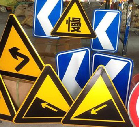 汝阳标识标牌中颜色的确定是很重要的。